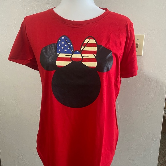 Tops - Disney tshirt